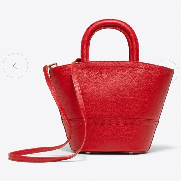 The Brenda Bucket Tote is big enough to stash all of your essentials, plus more! - Picture 3 of 3